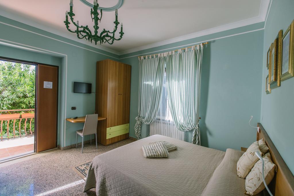 B&B Villa Francesca Soverato Marina Dış mekan fotoğraf